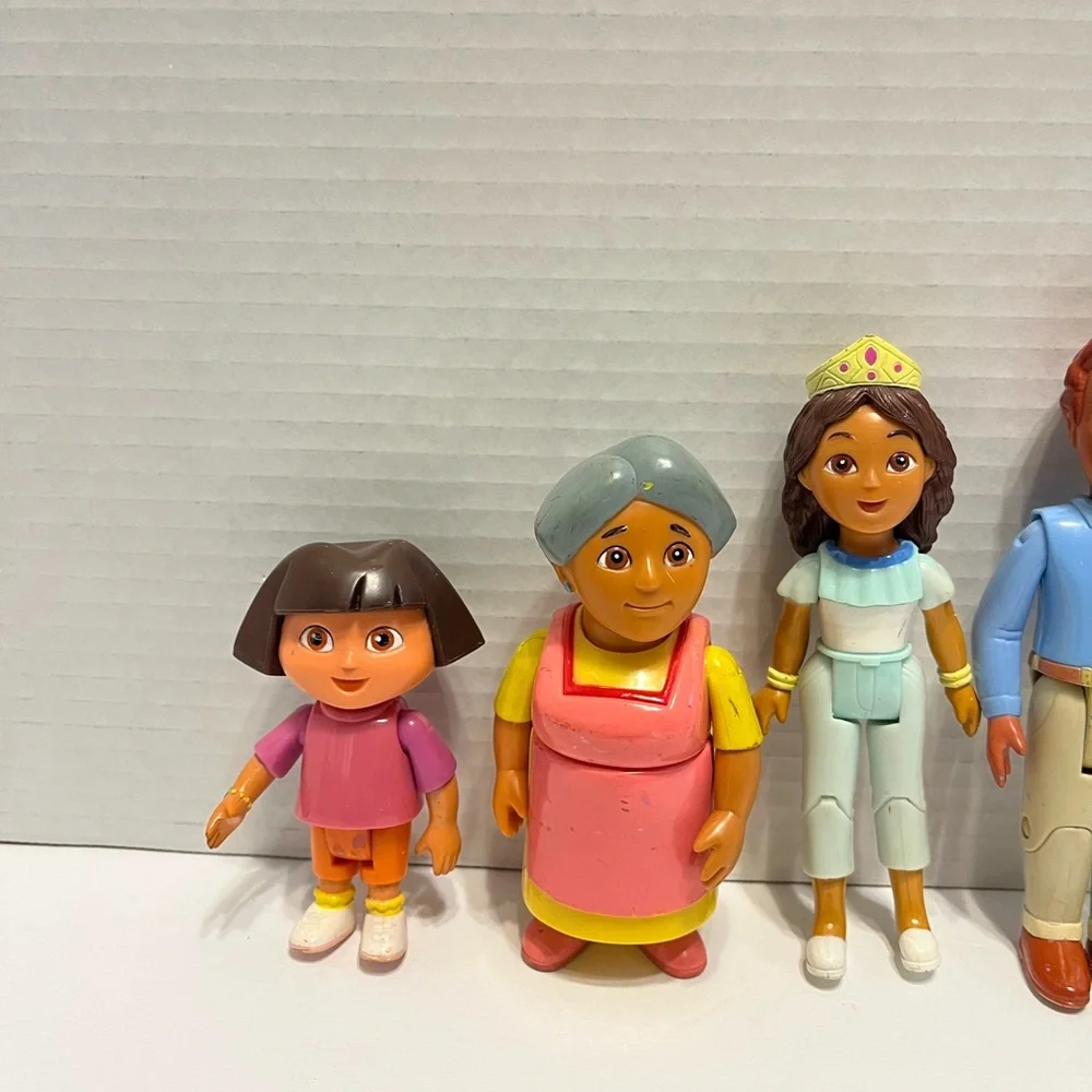 Dora the Explorer dollhouse dolls figures 4 piece people lot replacement dolls